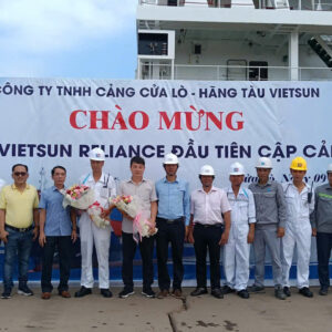 Vietsun welcomes container ship VIETSUN RELIANCE to Cua Lo port for the first time Vietsun đón tàu container VIETSUN RELIANCE lần đầu tiên cập cảng Cửa Lò