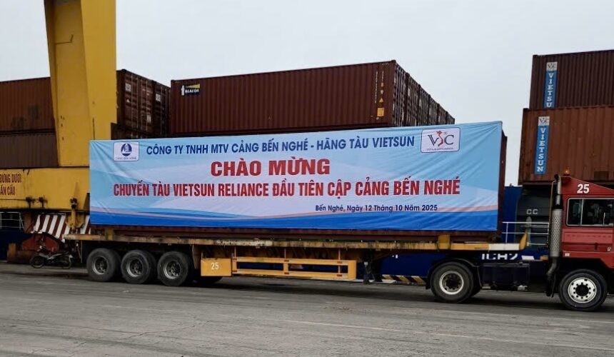 Tàu Vietsun Reliance cập cảng Bến Nghé, hoàn tất hành trình đầu tiên từ Bắc vào Nam