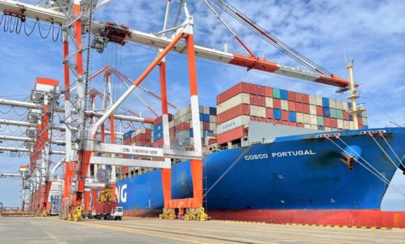 Các hãng tàu lớn đồng loạt tái cấu trúc tuyến – Việt Nam tiếp tục giữ vai trò trung tâm