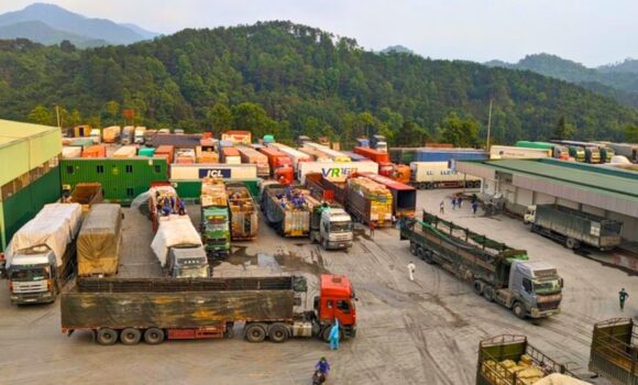 Lạng Sơn: 715 xe hàng xuất nhập khẩu thông quan trong 2 ngày đầu năm 2026