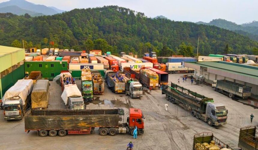 Lạng Sơn: 715 xe hàng xuất nhập khẩu thông quan trong 2 ngày đầu năm 2026